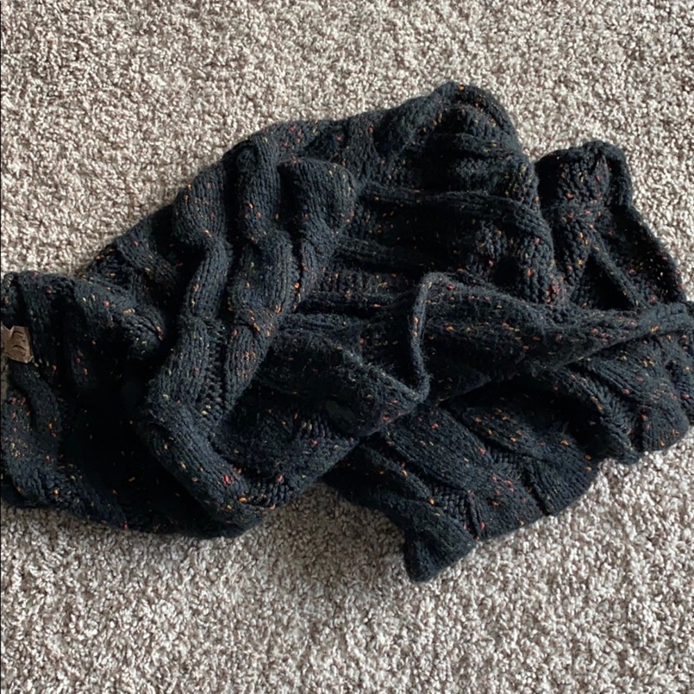 C.C. Infinity Scarf - Picture 5 of 5